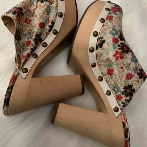 Clogs - Picture 3 of 6